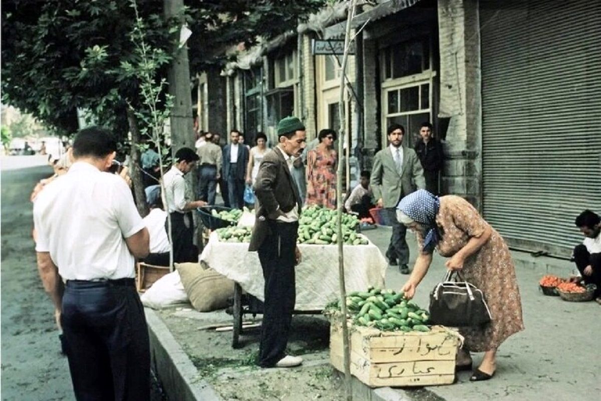 (تصاویر) قیمت میوه و صیفیجات در ترهبار تهران ۷۰ سال قبل