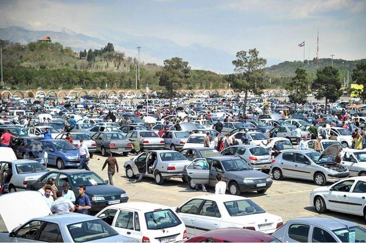 قیمت خودرو‌های داخلی در بازار؛ حرکت خلاف جهت شاهین