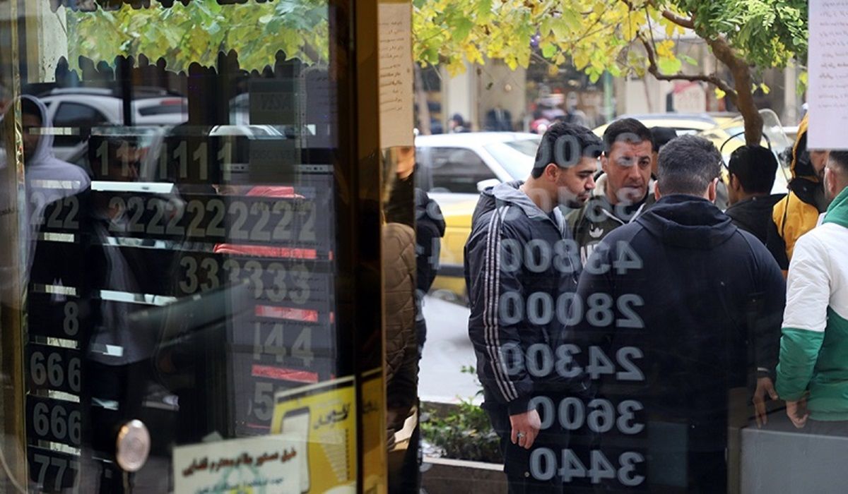 تاثیر اظهارات جنجالی عبدالناصر همتی در رکوردشکنی قیمت دلار