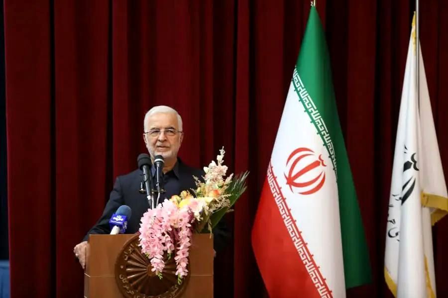 اتباع بیگانه فرصتهای شغلی را از ما گرفتهاند