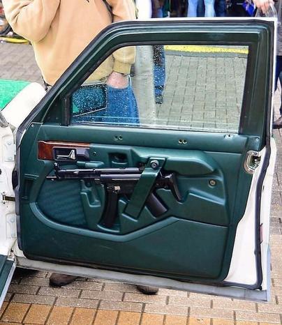 مرسدس ضدگلوله پلیس آلمان؛ W126 با مسلسل MP5 در دل درب ها! (عکس) 2114280_245-1-466