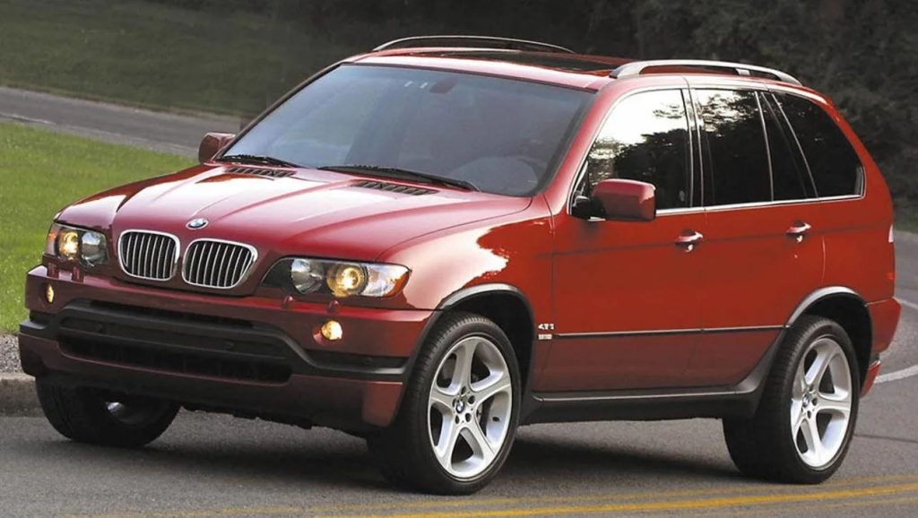 ( تصاویر) تاریخچه پر فراز و نشیب «بی ام دبلیو»؛ از تولید موتور هواپیما تا خودروهای لوکس BMW-X5-2002_11zon-1024x578