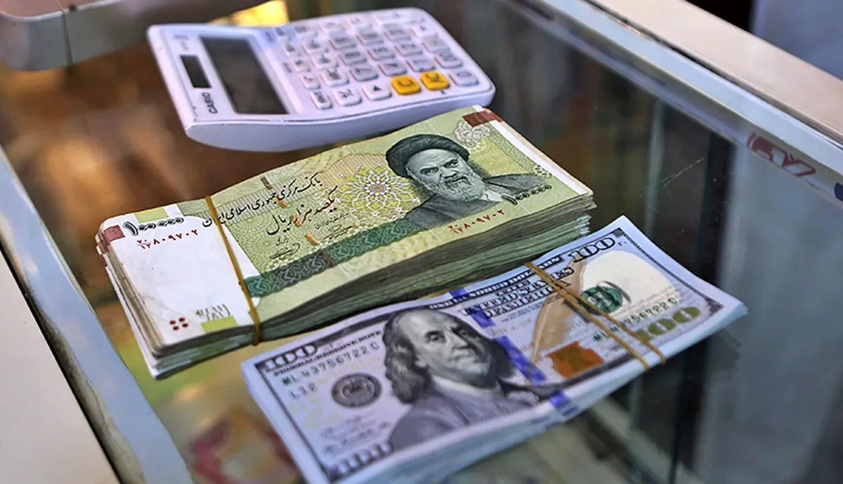 بازار توافقی ارز کارایی خود را از دست داد / نگرش دولت به بازار ارز تغییر کند