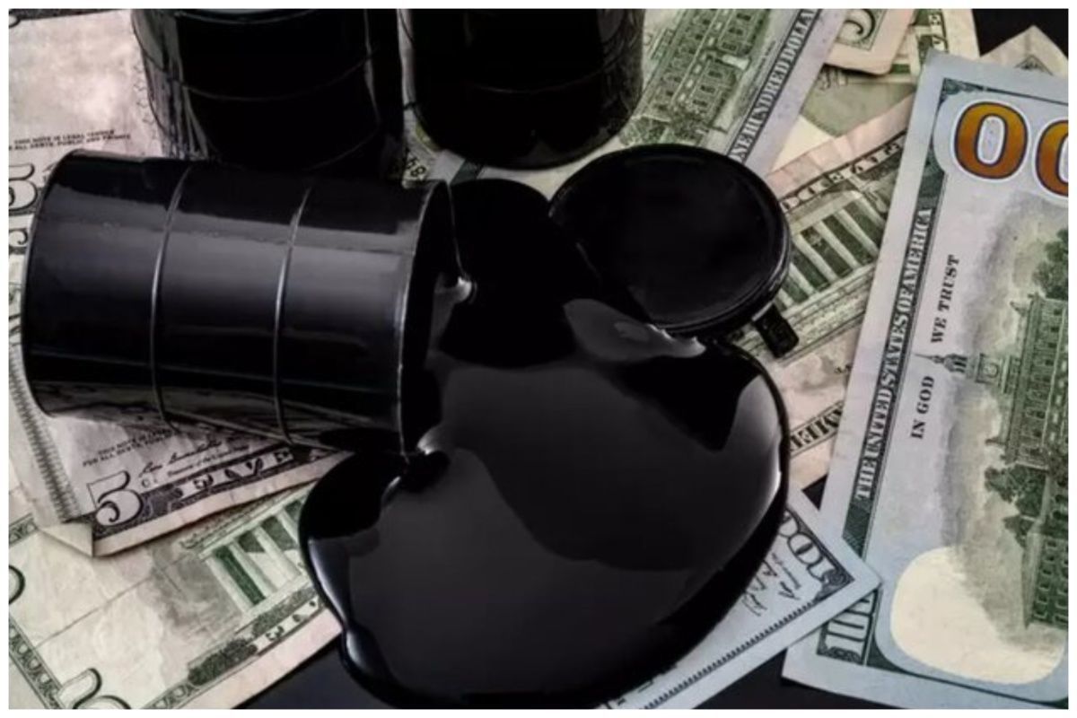 وضعیت قیمت جهانی نفت در آخرین روز سال ۱۴۰۳