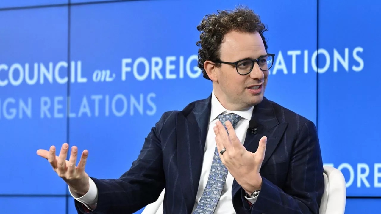 مدیرعامل انتروپیک: هوش مصنوعی تا یک سال دیگر کاملاً جایگزین برنامهنویسان میشود IMG_1284