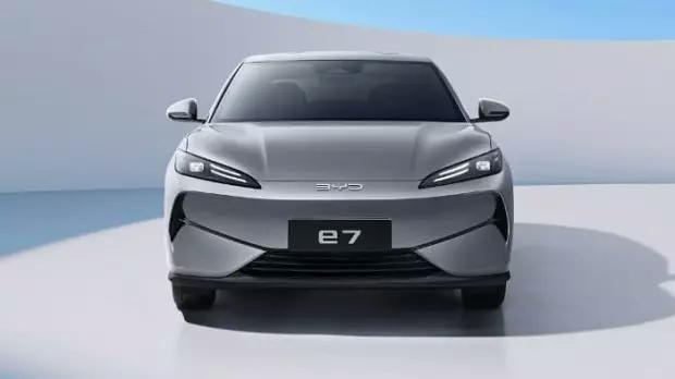 جدیترین خودرو برای اضافه شدن به تاکسیرانی تهران مشخص شد BYD-e7-6-620x348.webp
