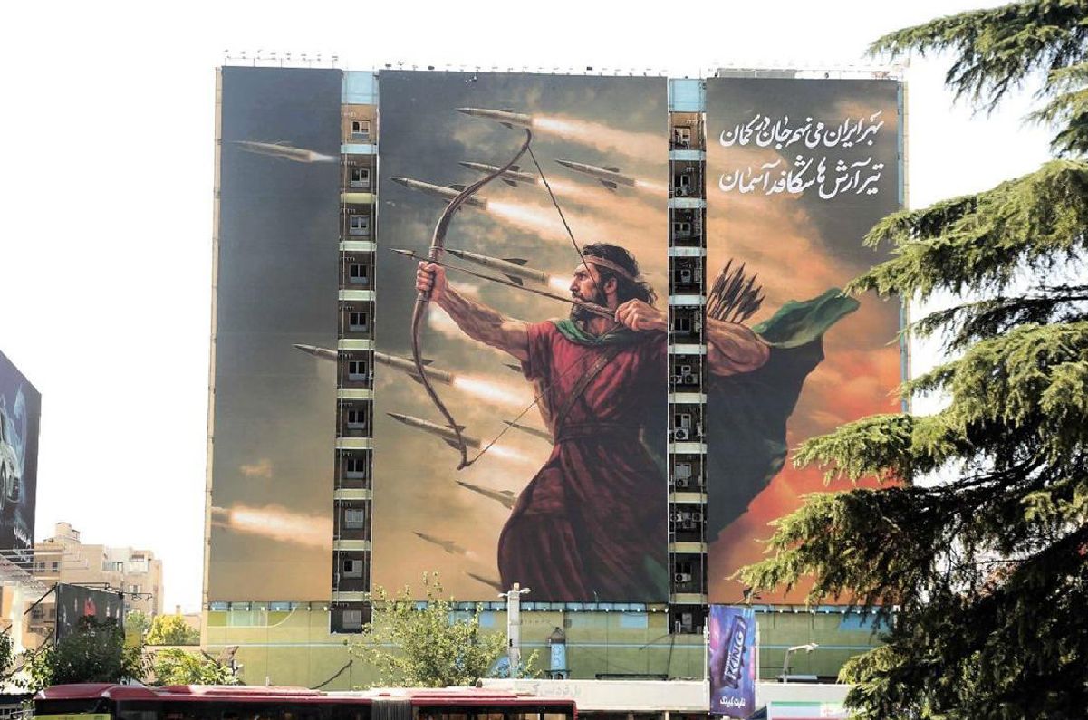 رونمایی از دیوارنگاره جدید میدان ونک؛ آرش کمانگیر!