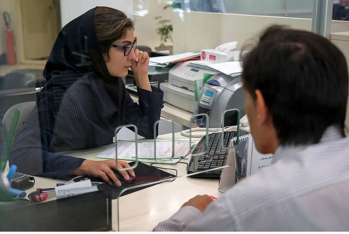دهنکجی به ابلاغیه بانک مرکزی؛ دریافت جریمه دیرکرد اقساط توسط برخی از بانکها