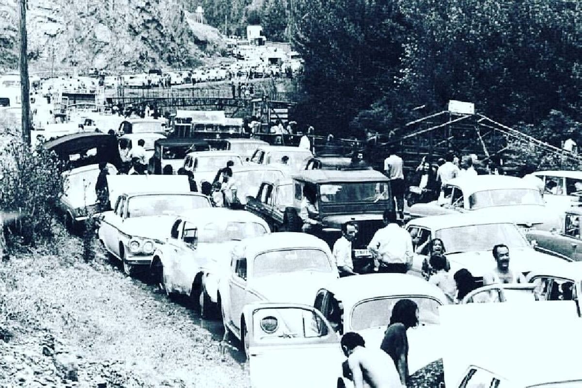 65 سال قبل صف پمپ بنزین در ترافیک جاده چالوس این شکلی بود!