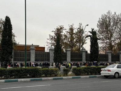 تجمع اعتراضی معلمان و فرهنگیان بازنشسته مقابل مجلس +‌ عکس