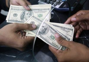 کاهش چشمگیر قیمت دلار آزاد امروز دوشنبه ۲۹ دی ماه