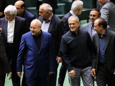 لحظه ورود پزشکیان به مجلس برای تقدیم لایحه بودجه ۱۴۰۵ + فیلم